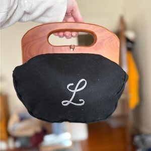 Vintage 1960s cedar Bermuda bag / “L” initial